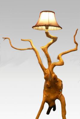 典雅的工艺灯具：根雕台灯（图）
