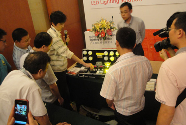 BCD Group新进半导体就调光驱动产品作现场演示